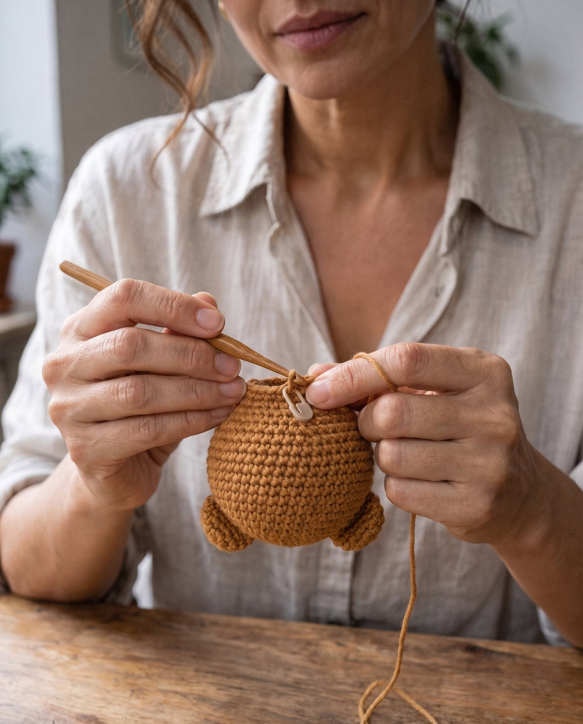 Crocheting an amigurumi bear
